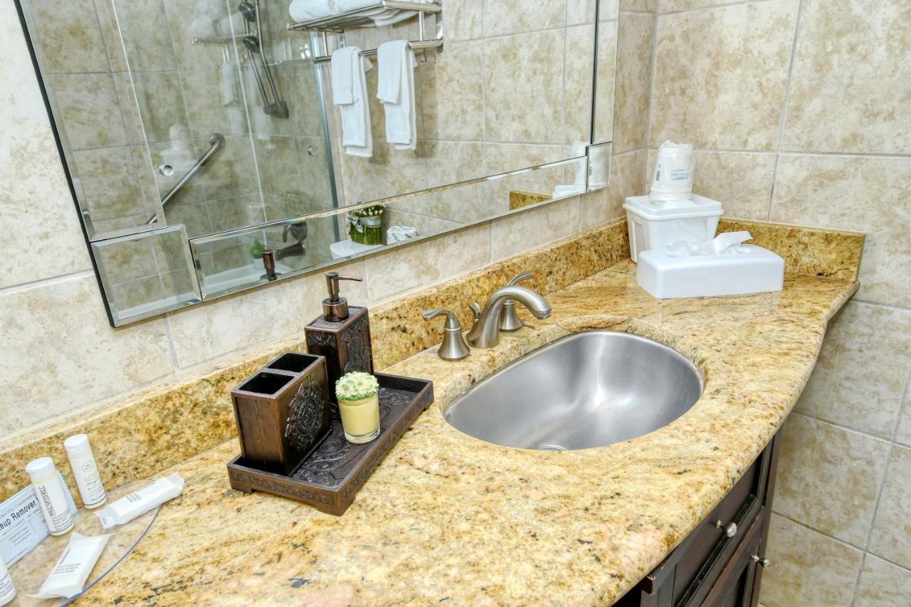 South Bradenton Waterfront Room, Heated Pool, Tiki Bar & Grill المظهر الخارجي الصورة