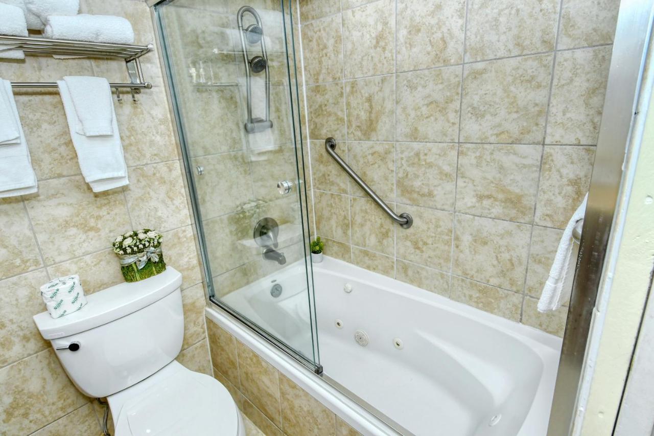 South Bradenton Waterfront Room, Heated Pool, Tiki Bar & Grill المظهر الخارجي الصورة